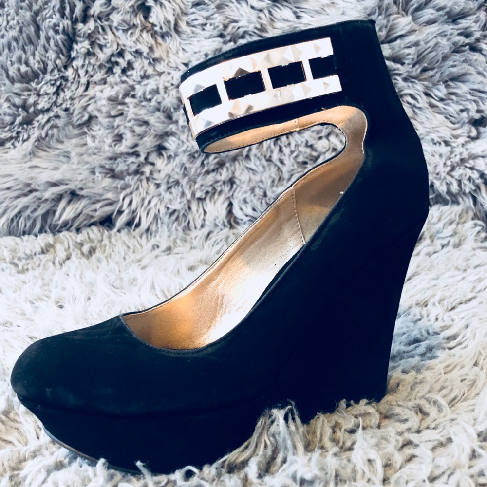 Black and Gold Charlotte Russe Wedges